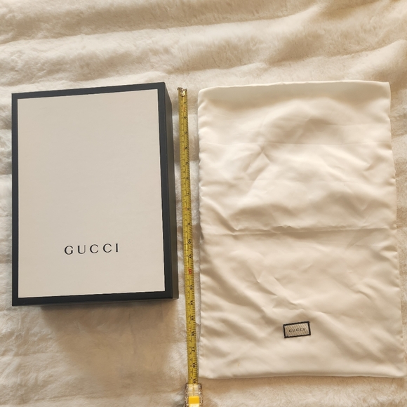 Empty GUCCI box, dust bag, and ribbon - Picture 2 of 4